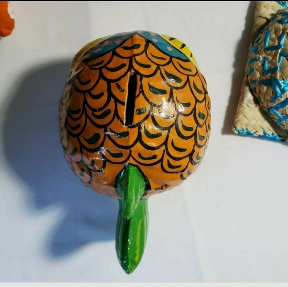 5 Bahamas Souvenirs Mostly Handcrafted - Picture 8 of 9